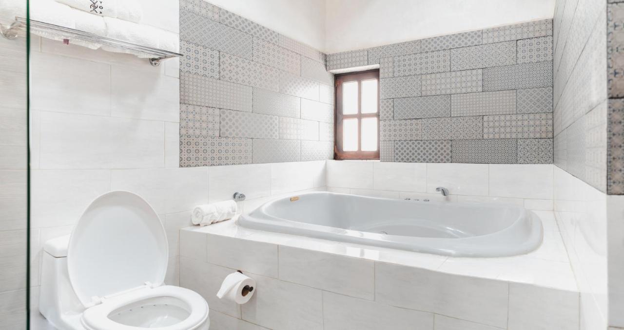 Yox Hotel Boutique San Cristóbal de Las Casas 外观 照片 Bathroom