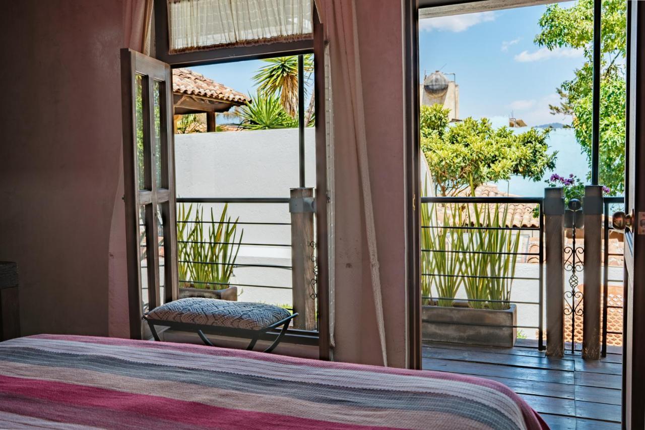 Yox Hotel Boutique San Cristóbal de Las Casas 外观 照片 A window with a view of the garden